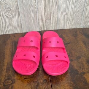 Crocs Unisex Classic Crocs Sandals Waterproof Slides Electric Pink Size J3